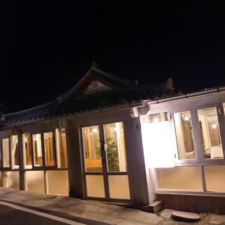 Hundred Years Hanok Mokpo Exterior photo